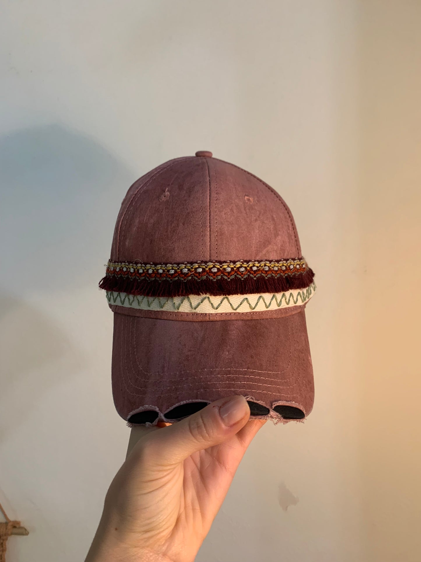 Cappellino rosa ricamo etnico